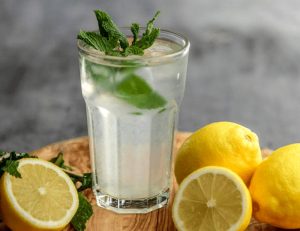 Những quan niệm sai lầm khi uống nước chanh