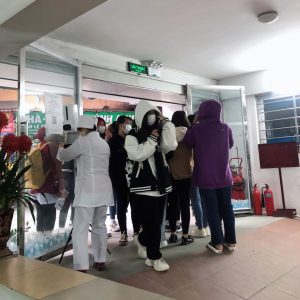 Sinh viên trường Cao đẳng Y Hà Nội háo hức trở lại trường học trực tiếp