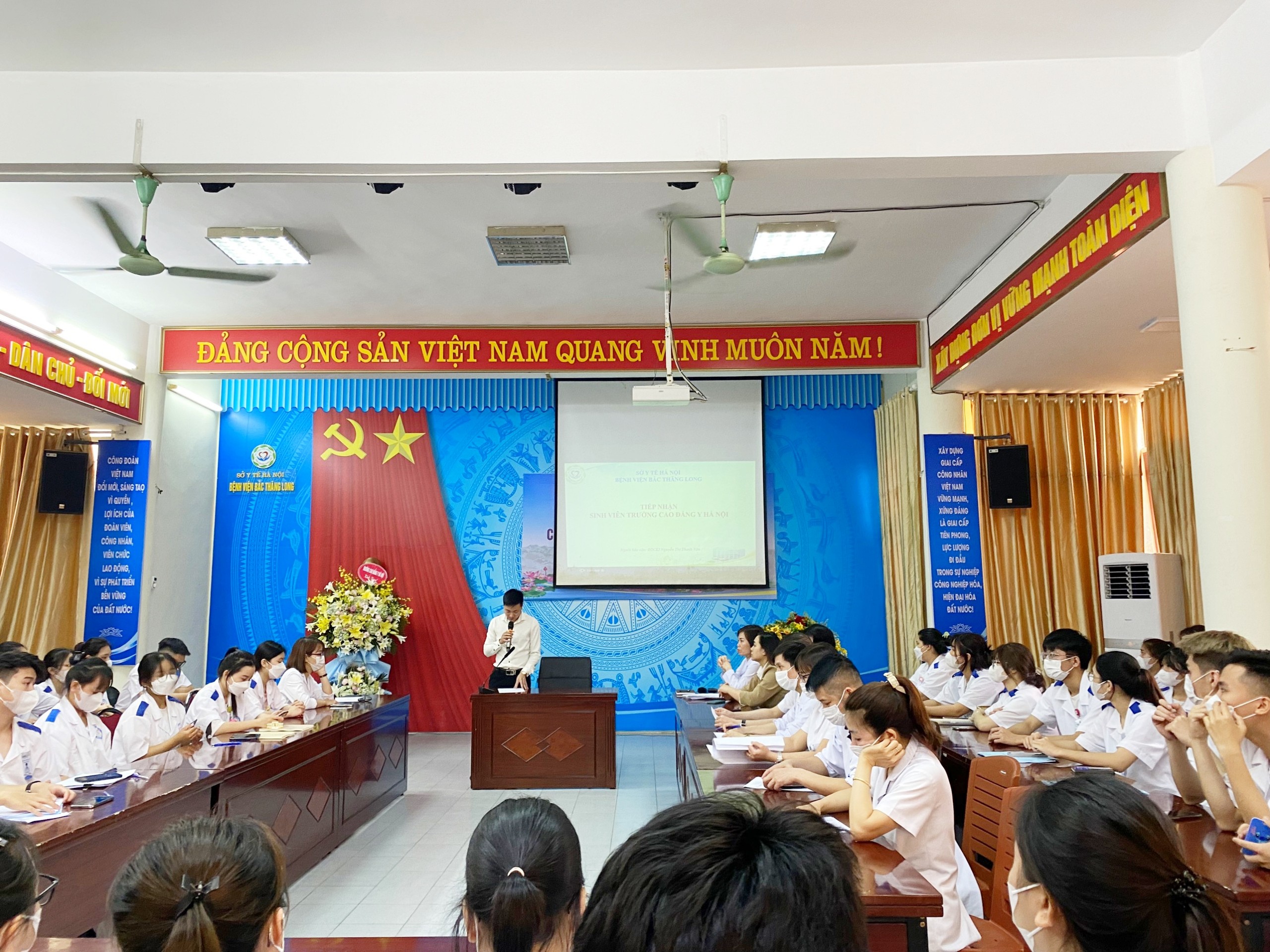 Lễ tiếp nhận và bàn giao sinh viên thực hành lâm sàng tại bệnh viện Bắc Thăng Long