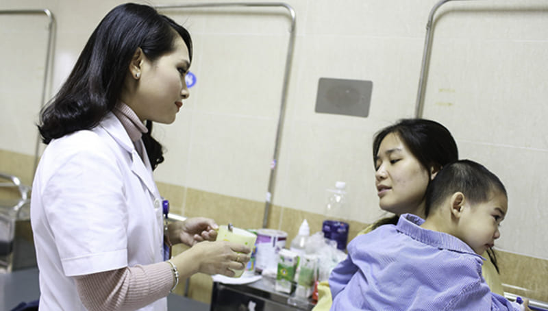 Nên học ngành Dược hay Điều dưỡng