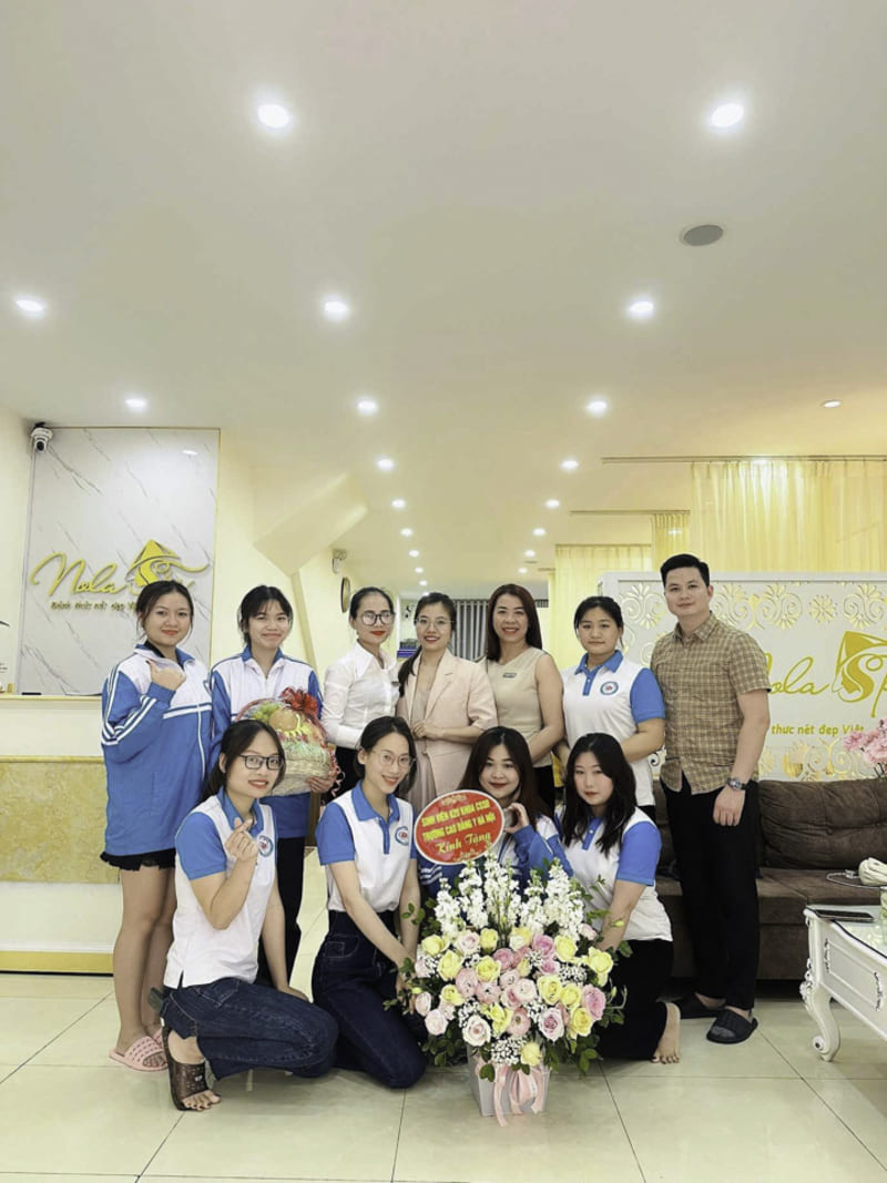 sinh viên ngành chăm sóc sắc đẹp
