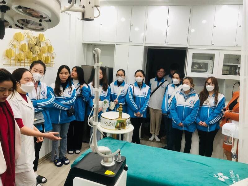 Đào tạo gắn liền với thực tiễn, tuyển sinh đi đôi với tuyển dụng