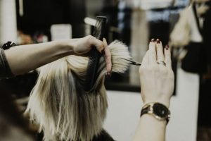 Đào tạo chứng chỉ tạo mẫu và chăm sóc tóc có gì?