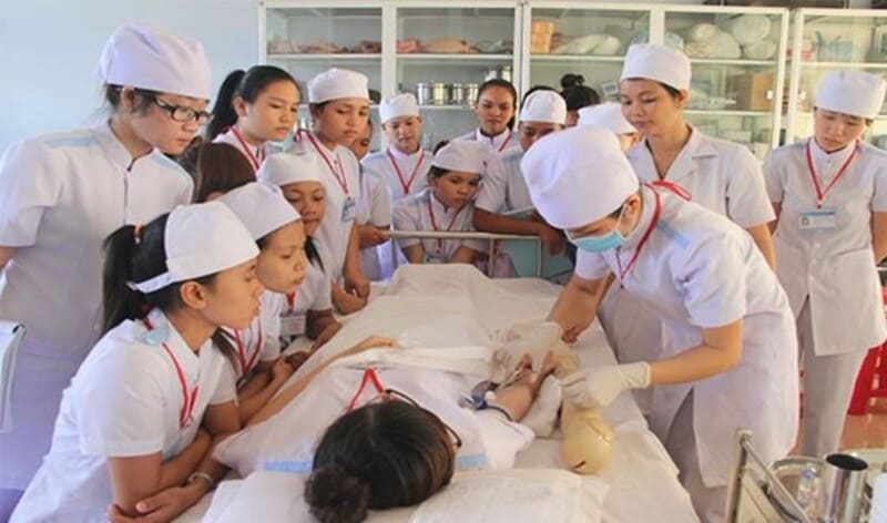 Đi xuất khẩu lao động Điều dưỡng