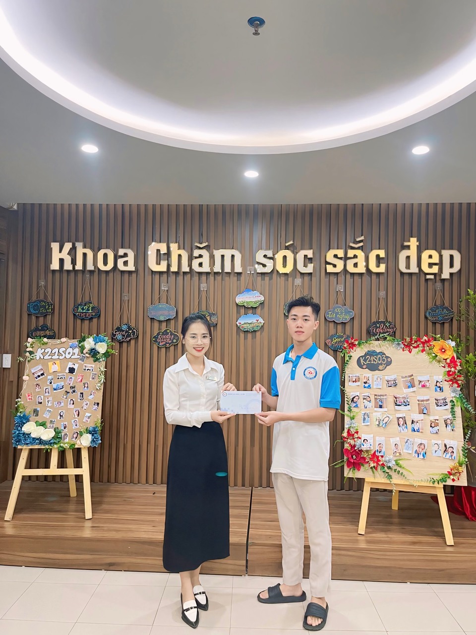 Hình ảnh trao thưởng chung kết cuộc thi hoá trang nhân vật lịch sử