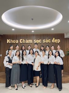 Sinh viên "Lên Cót" trong những ngày ôn thi tốt nghiệp tại Khoa Chăm Sóc Sắc đẹp, trường Cao đẳng Y Hà Nội.