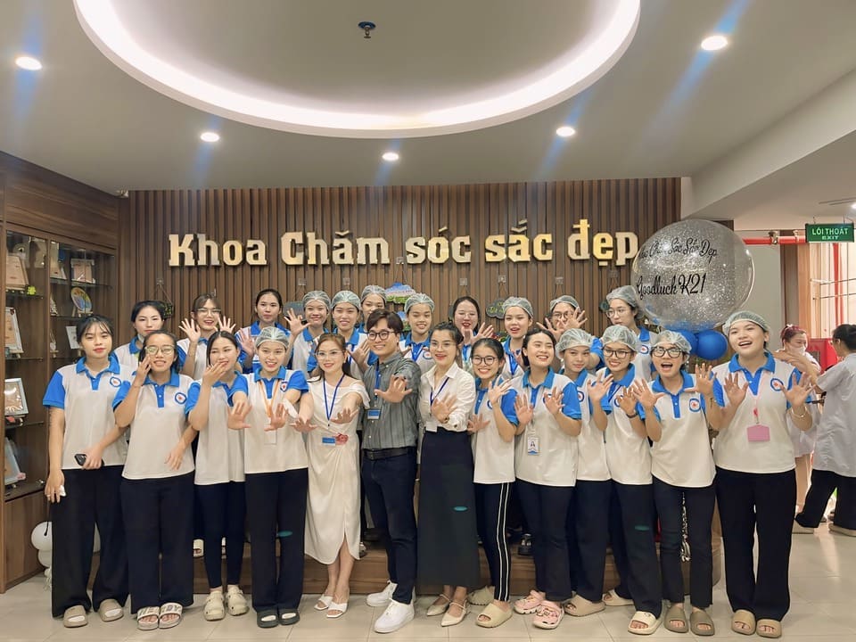 Hình ảnh sinh viên Khoa Chăm Sóc sắc đẹp sau kỳ thi Tốt Nghiệp