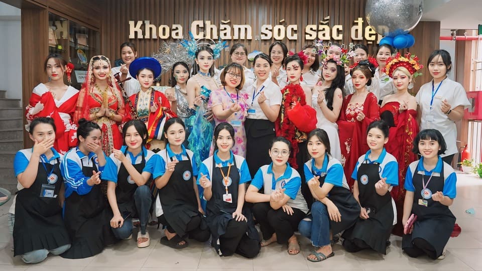 Hình ảnh sinh viên Khoa Chăm Sóc sắc đẹp sau kỳ thi Tốt Nghiệp