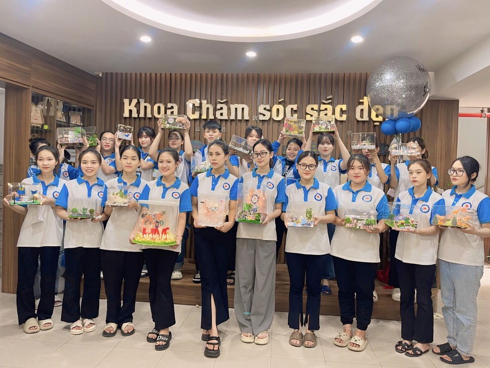 Hình ảnh sinh viên Khoa Chăm Sóc sắc đẹp sau kỳ thi Tốt Nghiệp