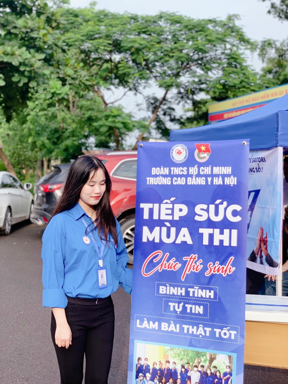 Hình ảnh sinh viên trường cao đẳng y tham gia tiếp sức mùa thi