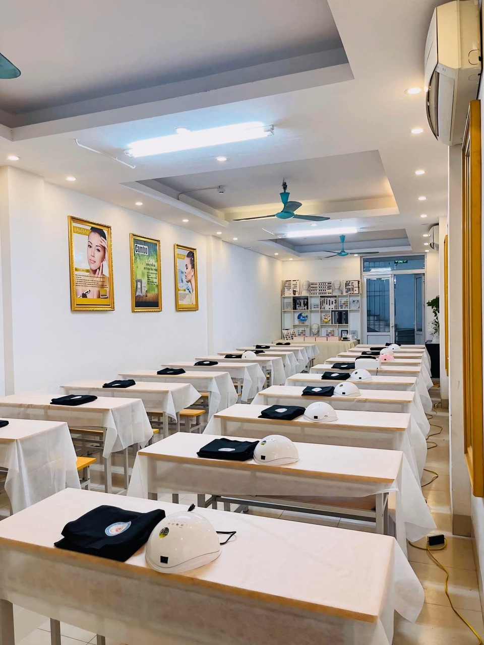 Phòng thực hành Vẽ móng nghệ thuật