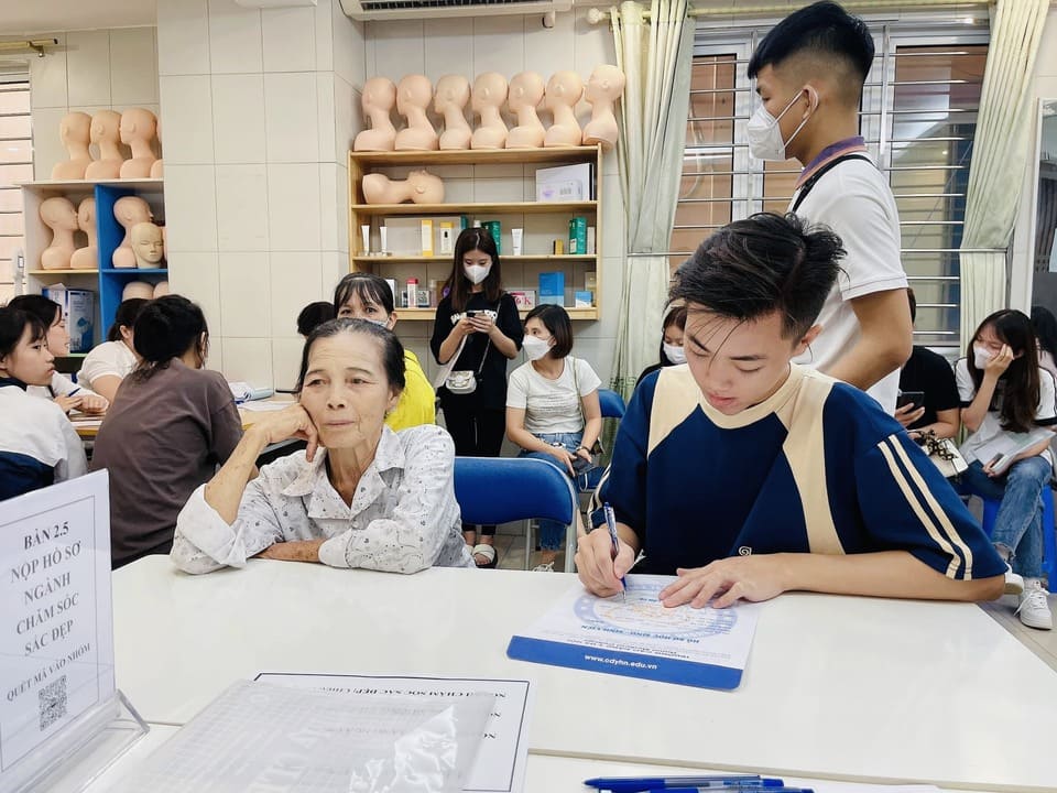 Tân sinh viên nhập học ngành Chăm Sóc sắc đẹp