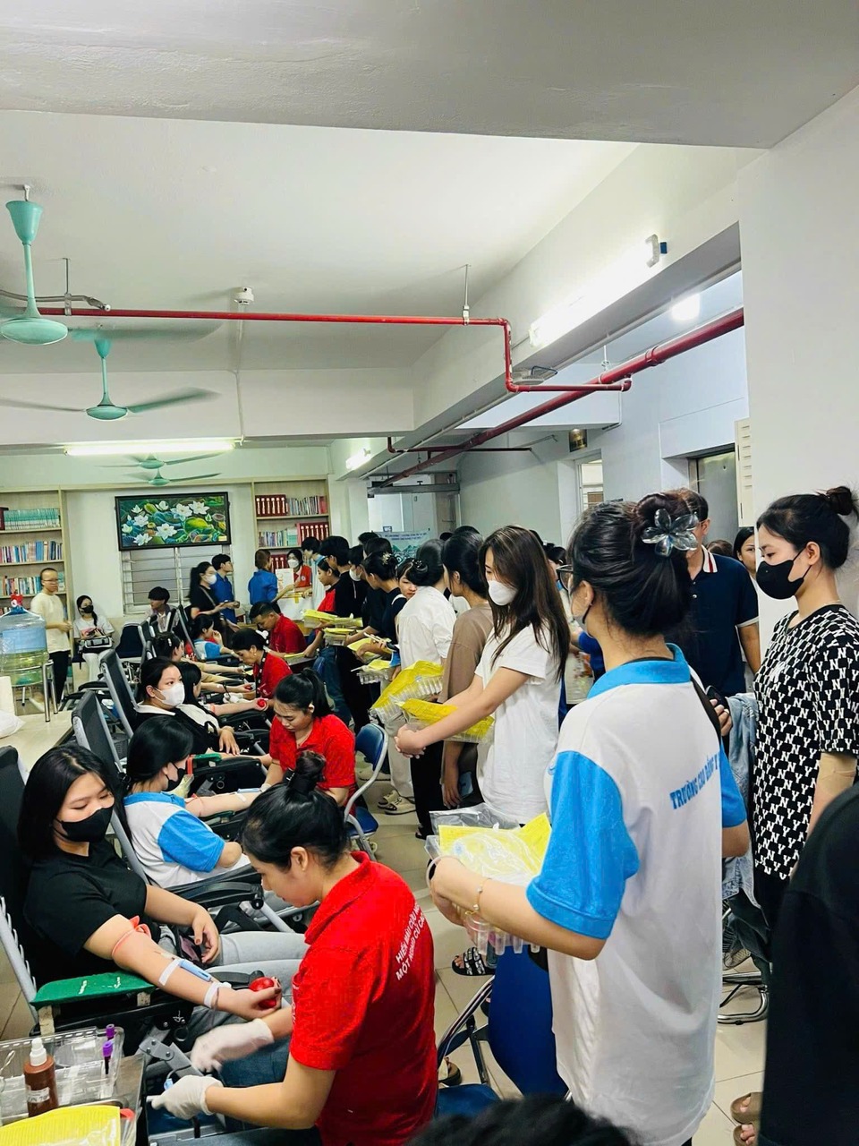 Hình ảnh buổi hiến máu nhân đạo tại trường Cao đẳng Y Hà Nội