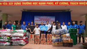 ủng hộ đồng bào bị thiệt hại do bão số 2 tại huyện Bảo Yên