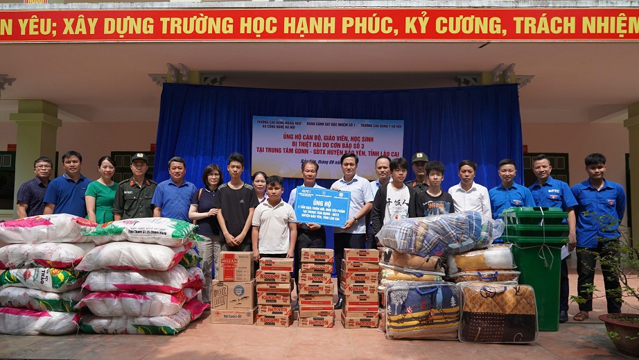 ủng hộ đồng bào bị thiệt hại do bão số 2 tại huyện Bảo Yên